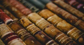 Bilde av gamle bøker